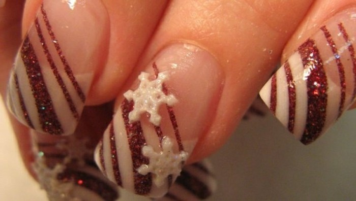 Nail design Christmas-puna-valko-schneeflockchen