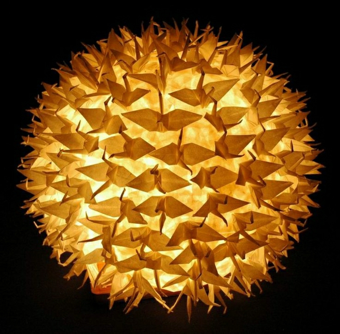 Origame-Crane valo maapalloa