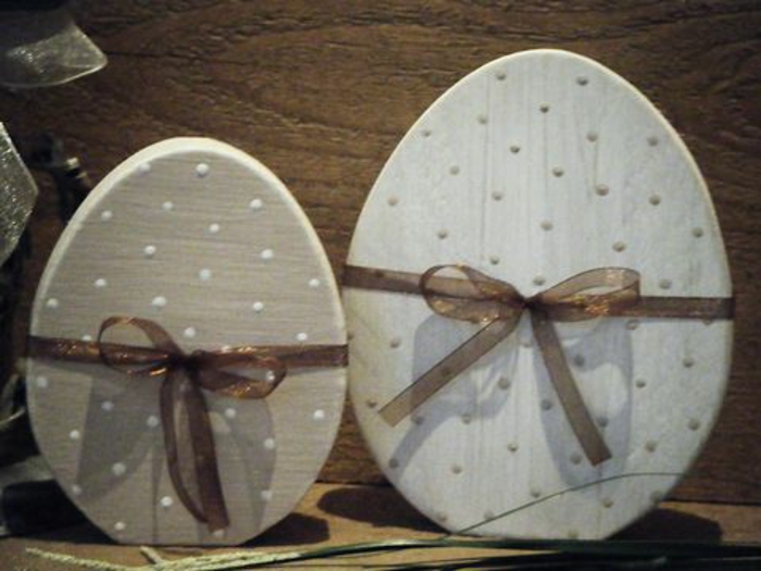 Дървени яйце декоративни с красиви лъкове