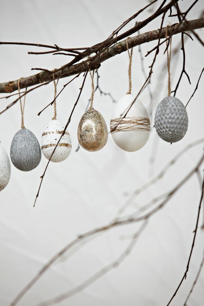 Húsvéti dekoráció húsvéti tojásokkal lógni gyönyörű dísz