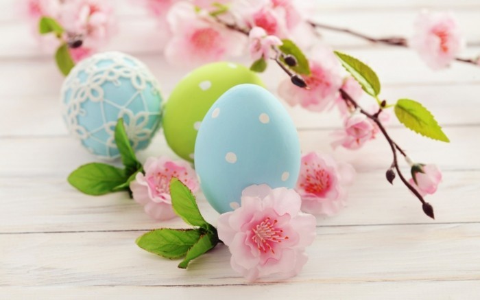 fondo de pantalla de Pascua con Frühlingsast-y-colores-huevos