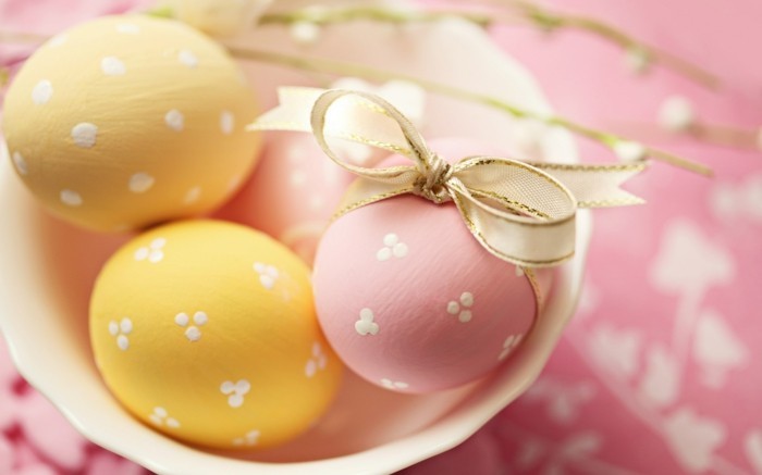 papel pintado huevos de Pascua con-rosa y amarillo