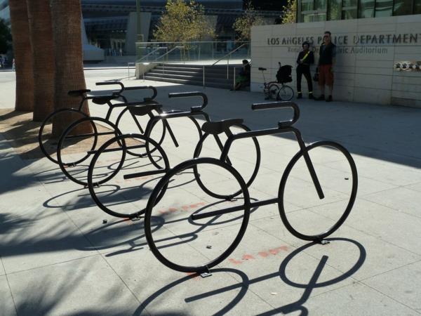 Bicikl-u-crnoj boji