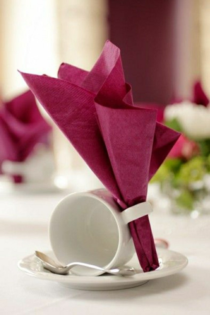 Хартиени салфетки-In-бордо цвят чаша кафе