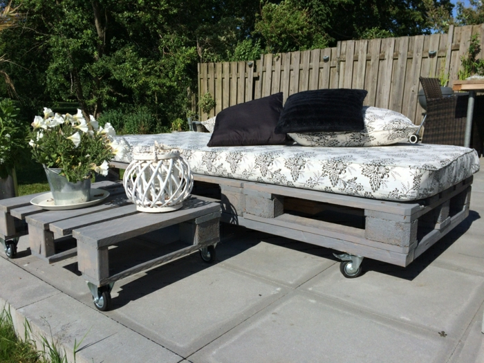 Patio tervezés szürke paletta bútor Roller szép matrac-fekete párna virág