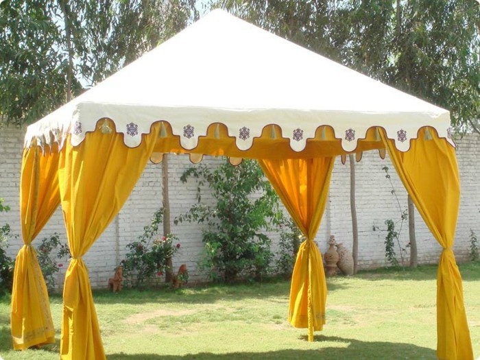 Павилион Палатка с жълти пердета