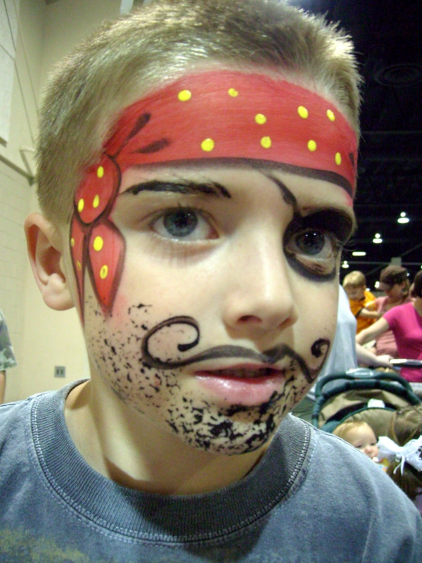 chico con maquillaje pirata - idea muy interesante
