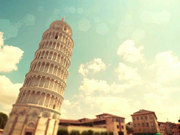 Pisa Tower Sky oblačno