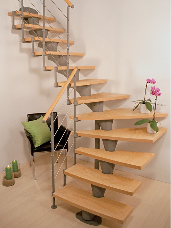 escaleras media vuelta con barandillas y escalones de madera