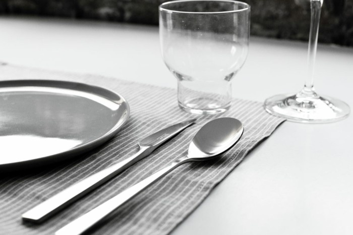 Megfelelően asztalterítők Spoon kés és üveg