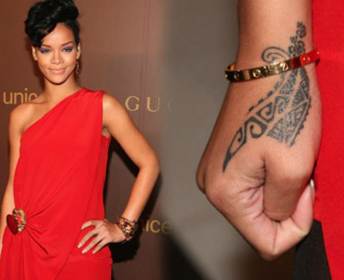 Rihanna με το τατουάζ στον καρπό