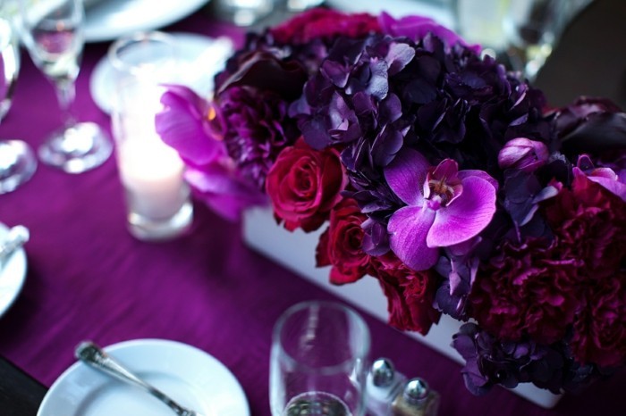 Romantikus-díszítő-with-lila virágok