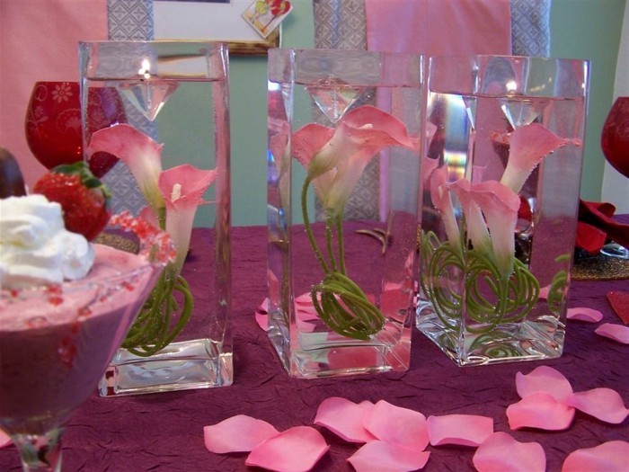 Romantični stolni ukras cvijet u čašama