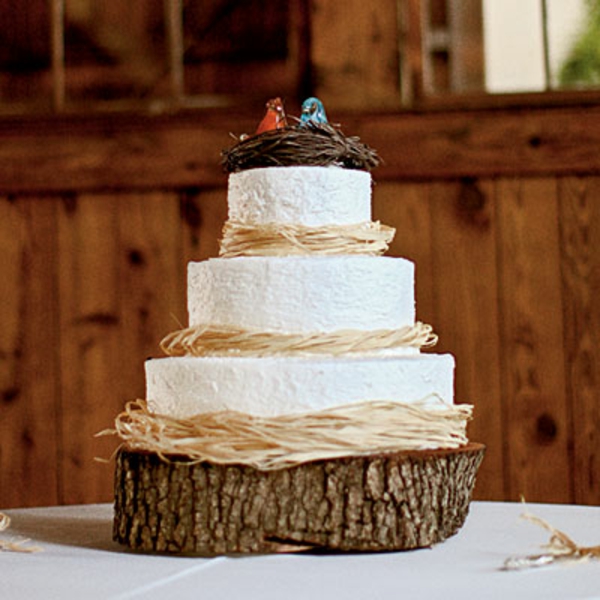 celebración de la boda de madera - pastel de tres niveles