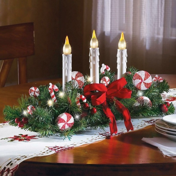 زخرفة جميلة الجدول شمعة الاصطناعي لعيد الميلاد