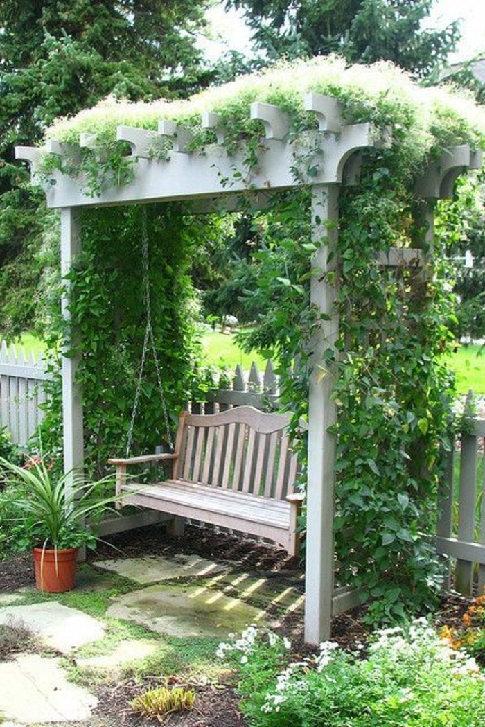 Swing дървена пейка градина заобиколена-по-зелена