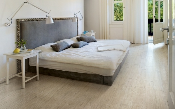 Dormitorio de madera del azulejo mirada-idea