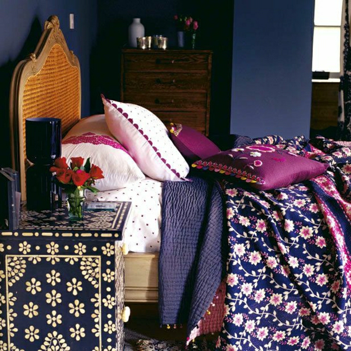 Спалня скрин нощно шкафче ваза Rose лилаво бельо индийски стил