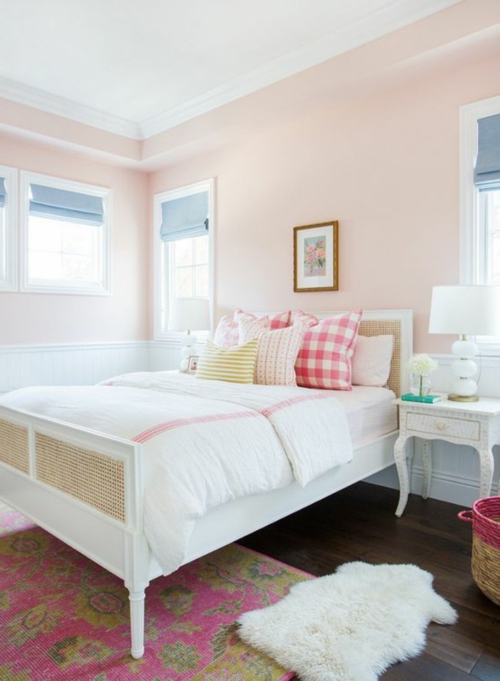 جدار غرفة النوم التصميم مع اللون كما هو والخوخ