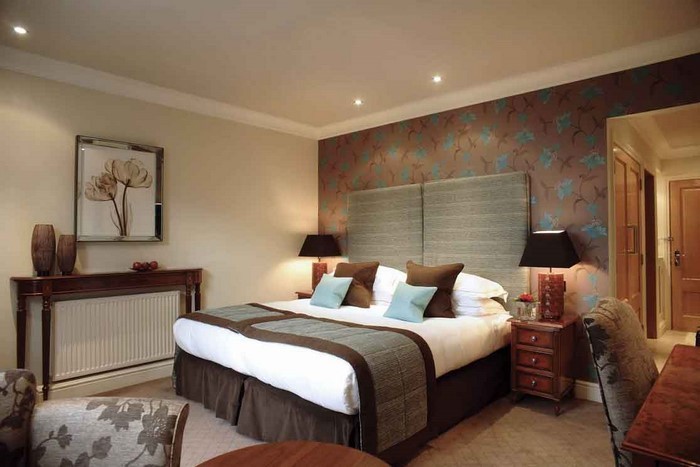 बेडरूम भूरे रंग-ए-शांत डिजाइन