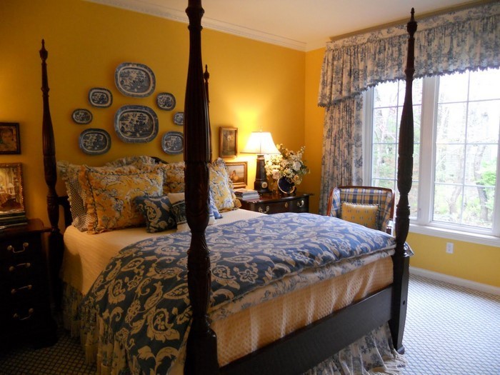 Спалня-цветен дизайн с жълто--A-удивителен интериор