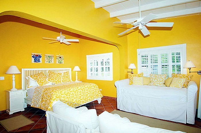 Спалня-цветен дизайн с жълто--A-Cool Деко