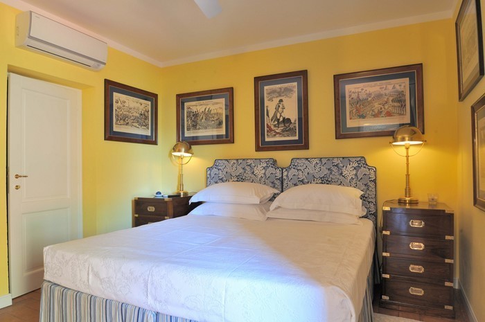 Chambre-couleur-design-avec-jaune-un-grand-décoration