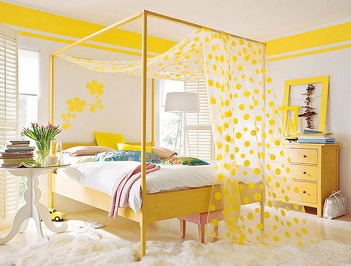 Chambre-couleur-design-avec-jaune-a-belle radiodiffusion