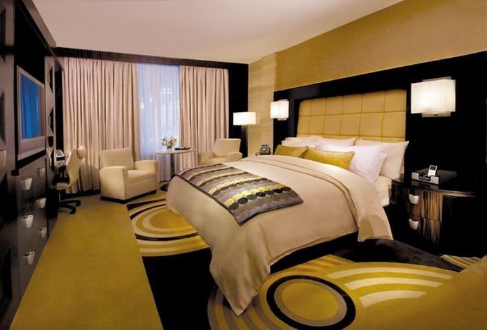 Спалня-цветен дизайн с жълто--а-красива декорация-