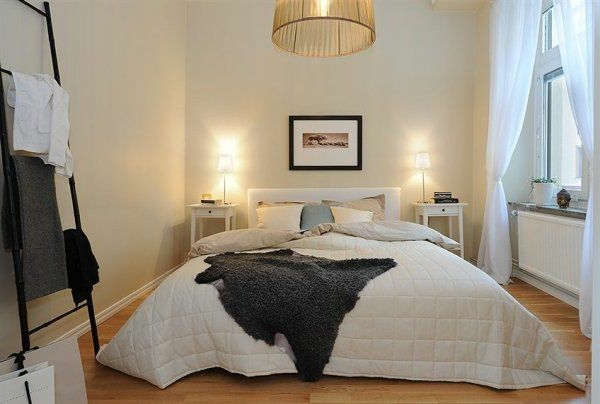Faire chambre dans le lit en centre-style scandinave