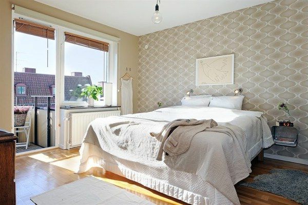 बेडरूम डिजाइन में स्कैंडिनेवियाई शैली डबल लोकप्रिय टेप गोलियाँ छवि mitVogel-des-Friedesns-ऑन-दीवार