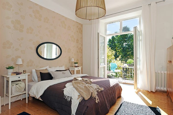 पुष्प रूपांकनों के साथ बेडरूम डिजाइन में स्कैंडिनेवियाई शैली दिलचस्प टेप गोलियाँ