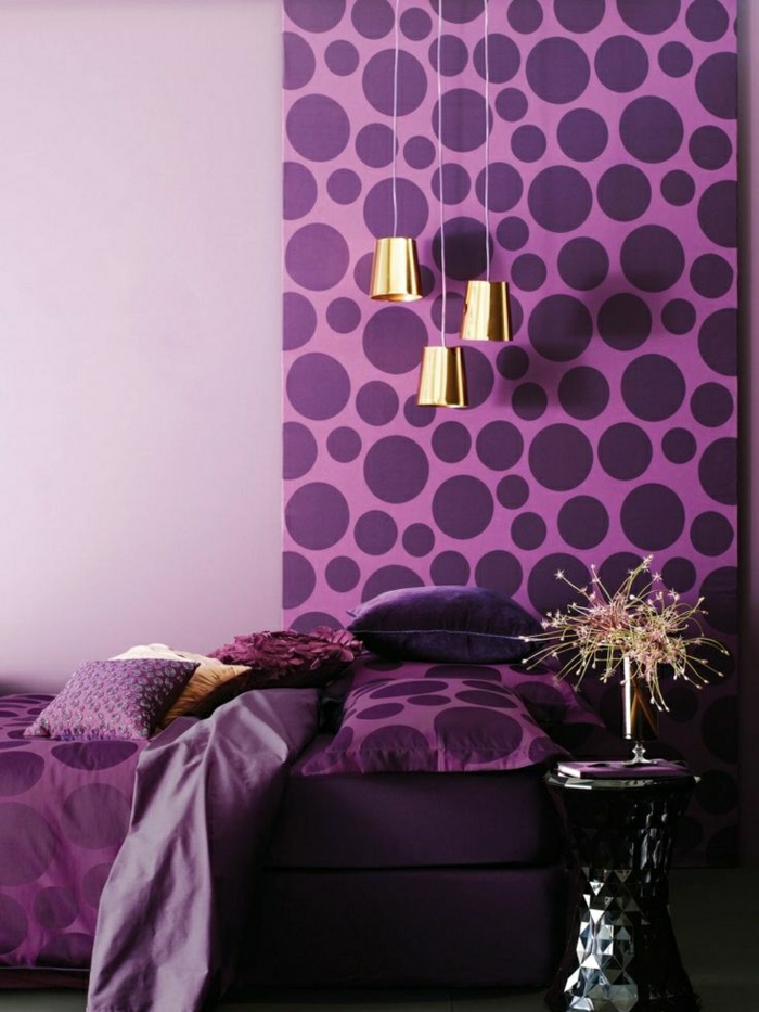 Спалня модерен дизайн стени Спални принадлежности лилави и златни светлини