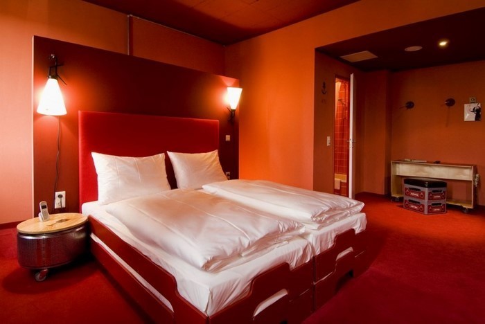 Спалня-оранжево-A-модерен дизайн