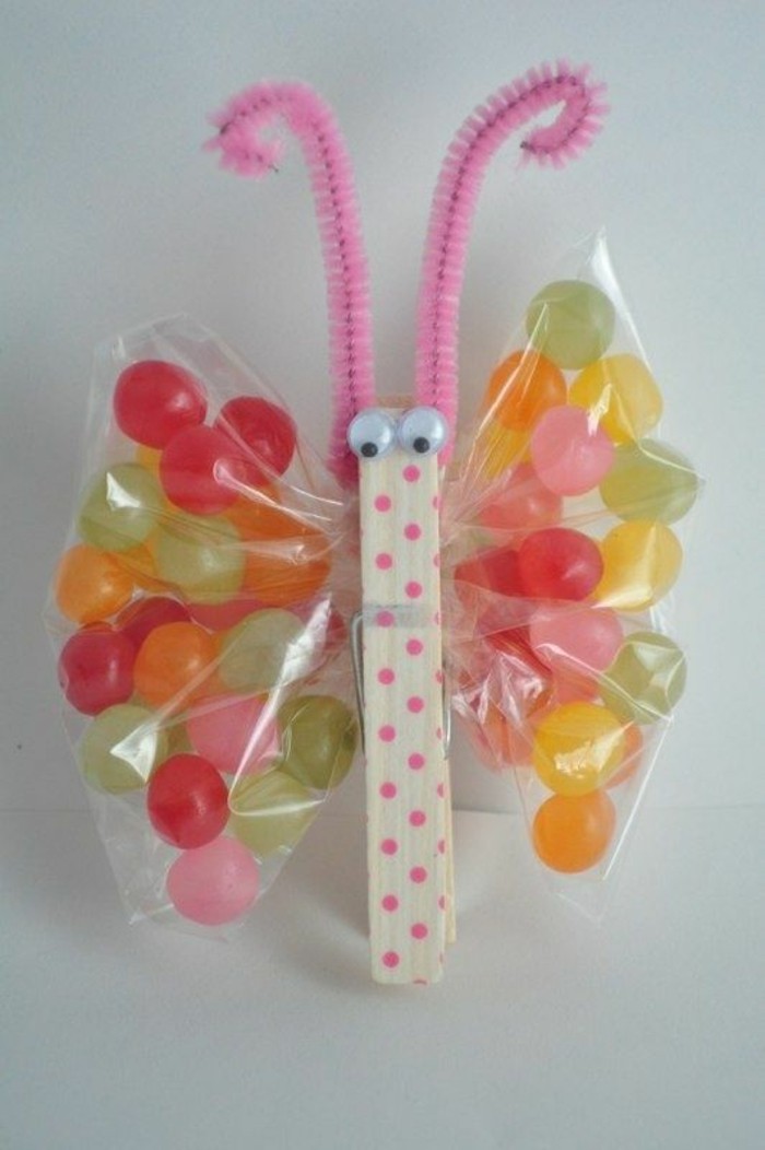 Пеперуди-калайджия-с-деца-с-бонбони