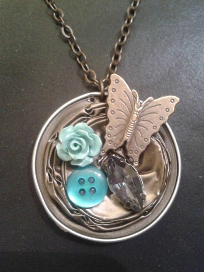 joyas de cápsulas de café mariposa-rosa-y-botón como ornamento