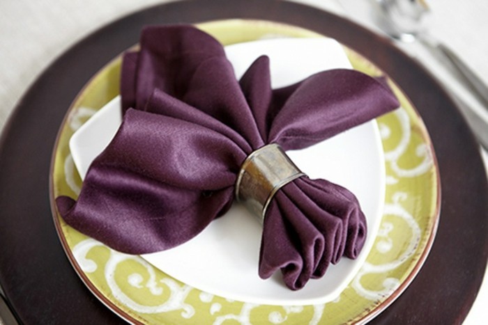 餐巾餐桌装饰，在紫色