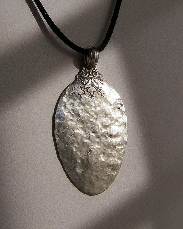 cubertería-joyas-de-edad-Loeffel a-superficie bruta de plata