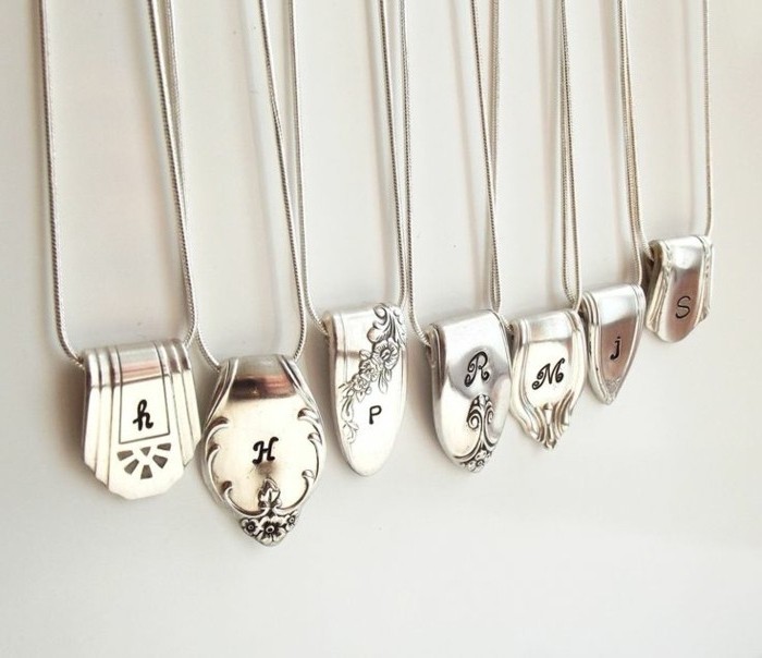 La cubertería de plata-joyas-con-letras-de-cadenas