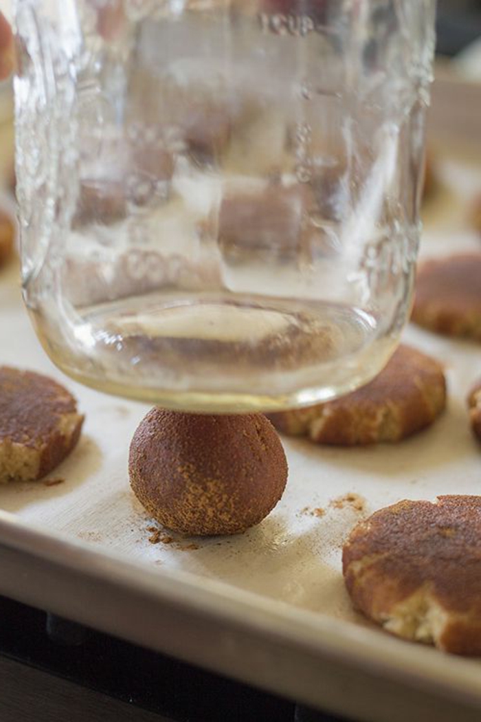 Канелени бисквити-кокосови топки бонбони