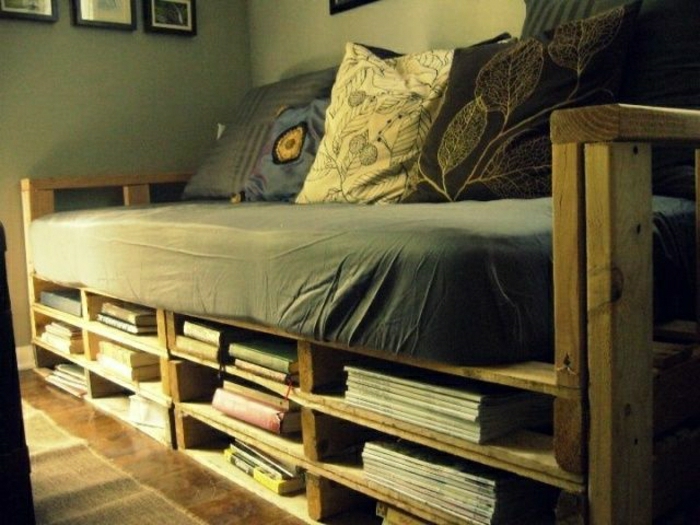 Kauč ​​od Palette jednostavan dizajn Knjige Časopisi jastuk