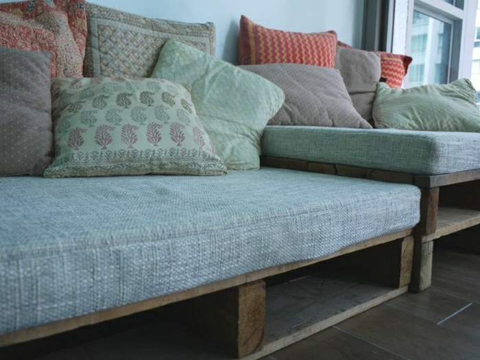 Kanapék készült raklap textil párna kényelmes, otthonos
