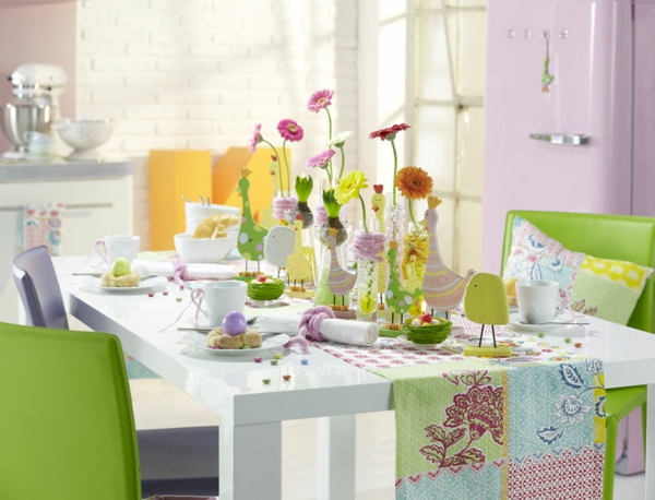 пролетните настроението на таблицата декорация цвята-розово-зелени-розово-жълто-кухня-маса-стилен