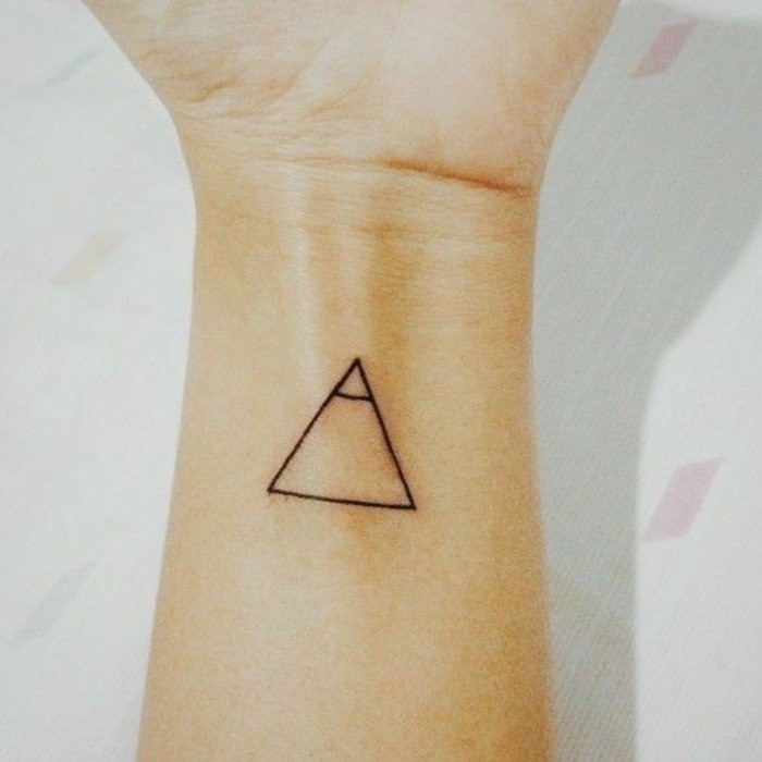 Tetoválás csukló-as-Piramide