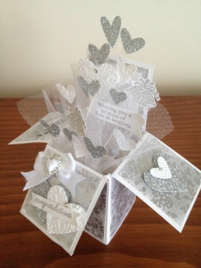 Asztali dekoráció ezüst esküvői-a-box-with-szív