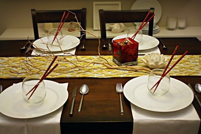 Tischdeko-Azija-s-crvenim štapićima