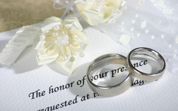 Asztaldísz-for-ezüst esküvő-with-ezüst gyűrű
