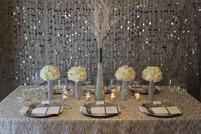 Asztaldísz-for-ezüst esküvő-as-a-ezüst függöny