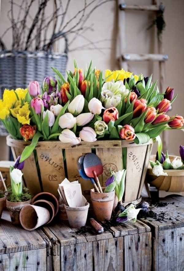 Decoración de la mesa con tulipanes pulgadas de muchos-colores