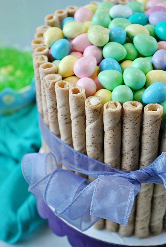 Направете Великденска кошница и я запълнете с малки цветни великденски яйца